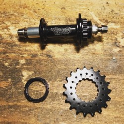Victoire Cycles Low Track Rear Hub 32H + Victoire Splined 19T Cog